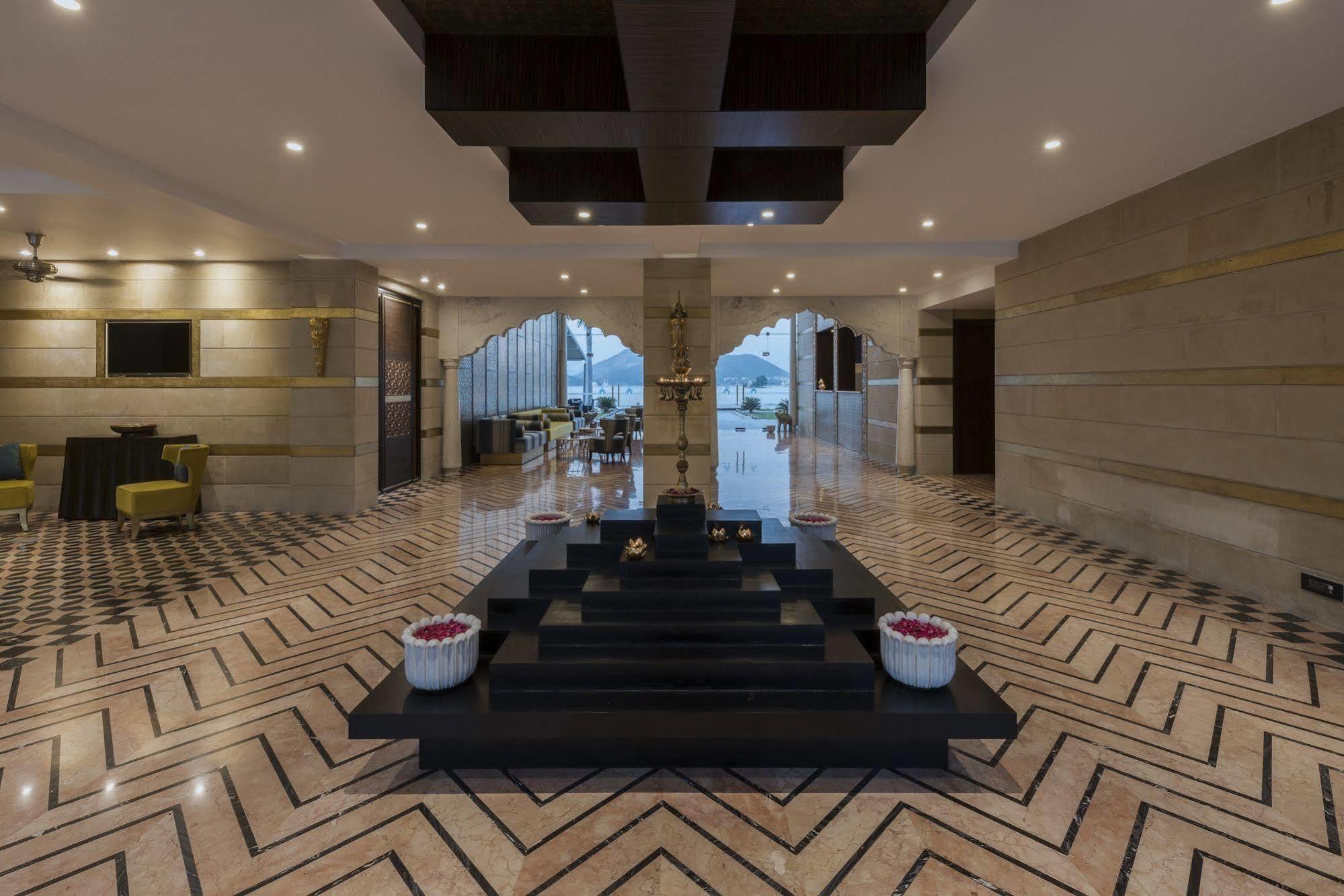 Hotel Lakend Udaipur Exteriör bild