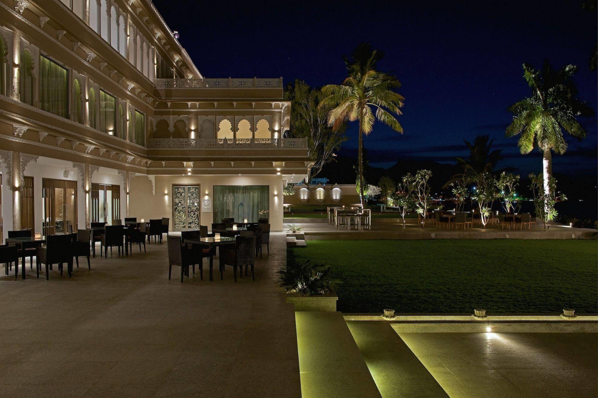 Hotel Lakend Udaipur Exteriör bild